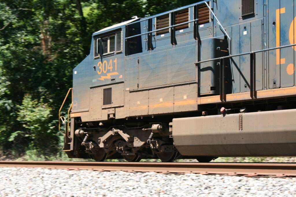 CSX 3041 - ES44AC-H